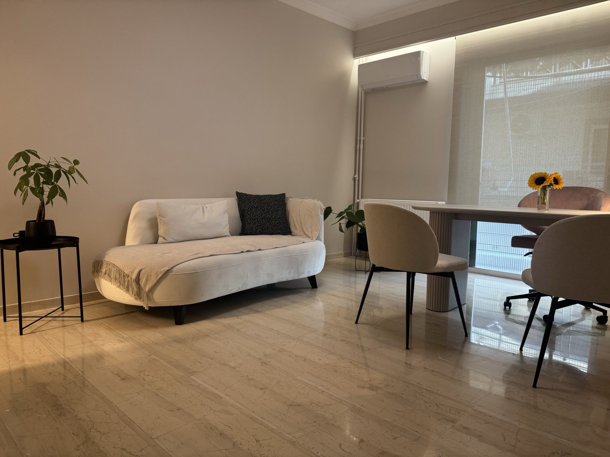 Αίθουσα αναμονής θεραπευτικού γραφείου - Άνετος χώρος για τους θεραπευόμενους